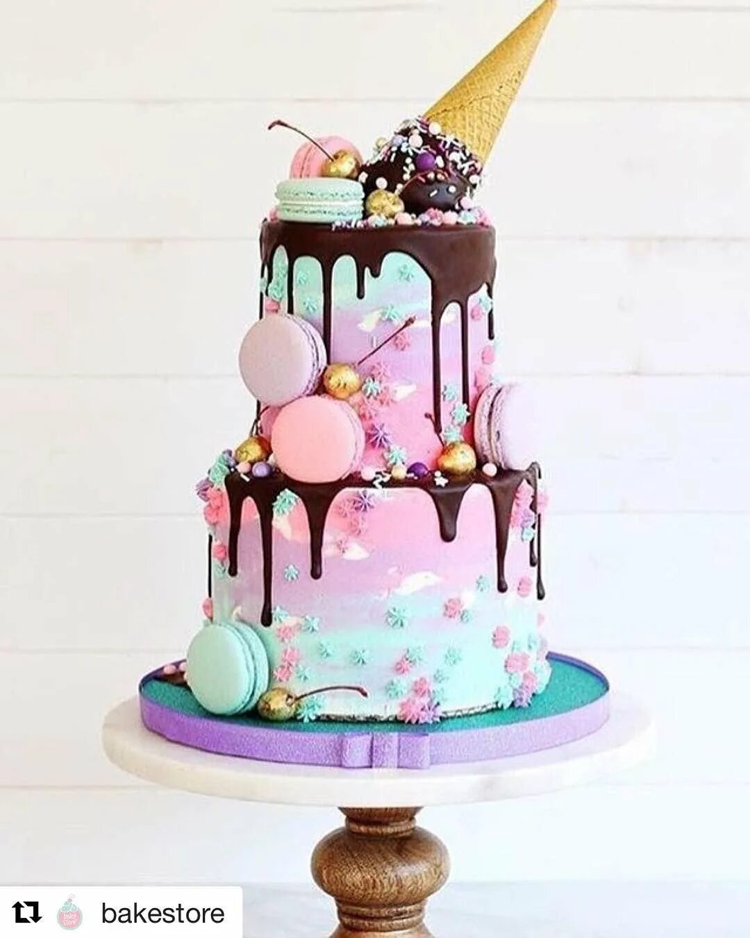Красивые торты для девочек. Торт девочка. Стильный торт. Стильный торт для девочки.