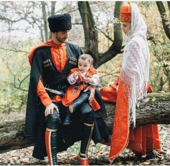 Черкесы дети. Адыгейские костюмы детям. Черкеска адыга. Адыги дети. Усть каменогорские адыги.