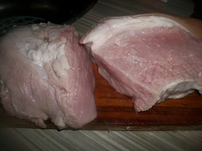 Как отличить свиной. Мясо индейки и свинины. Мясо телёнка грудка. Отличие свинины от курицы.