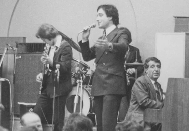 Самоцветы через две зимы. Арно арутюнович бабаджанян. Юрий богатиков - через две зимы. Между небом и землей фильм 1977. Через две зимы виа «самоцветы».