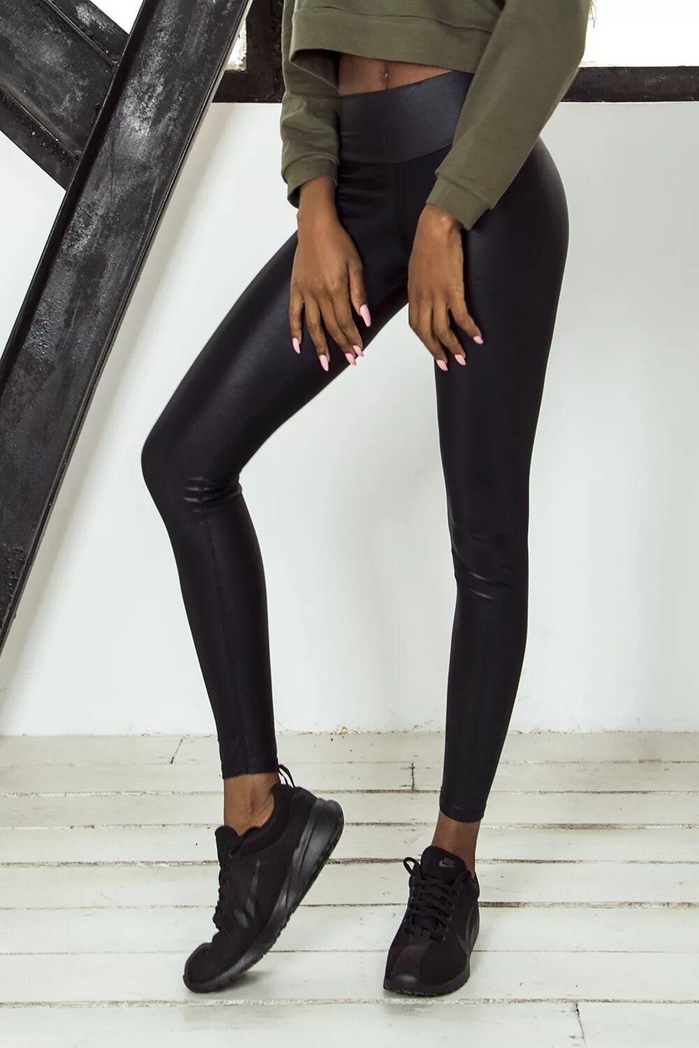 Легинсы с ботинками. Легинсы с сапогами. Кожаные легинсы с ботинками. Кожаные штаны. Кожаные легинсы.