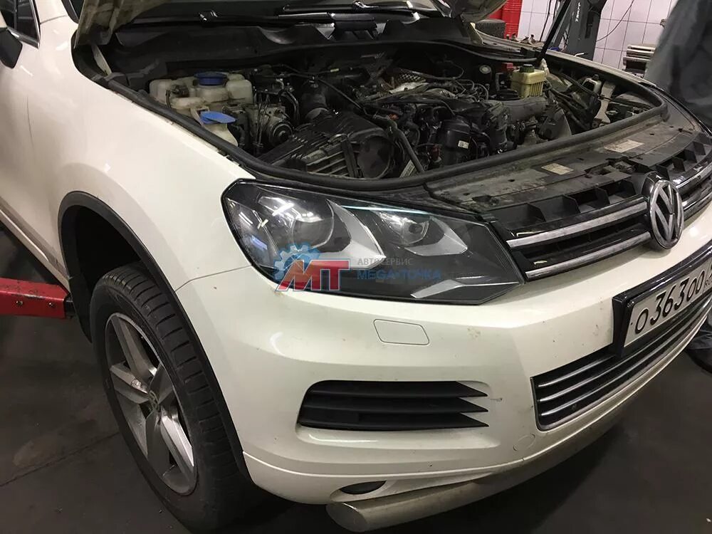 Туарег NF 3.0 дизель. VW Touareg NF под капотом. Туарег 2.5 дизель под капотом. Туарег НФ 3.0 дизель под капотом. Туарег под капотом