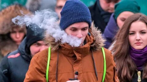 Курят на ходу