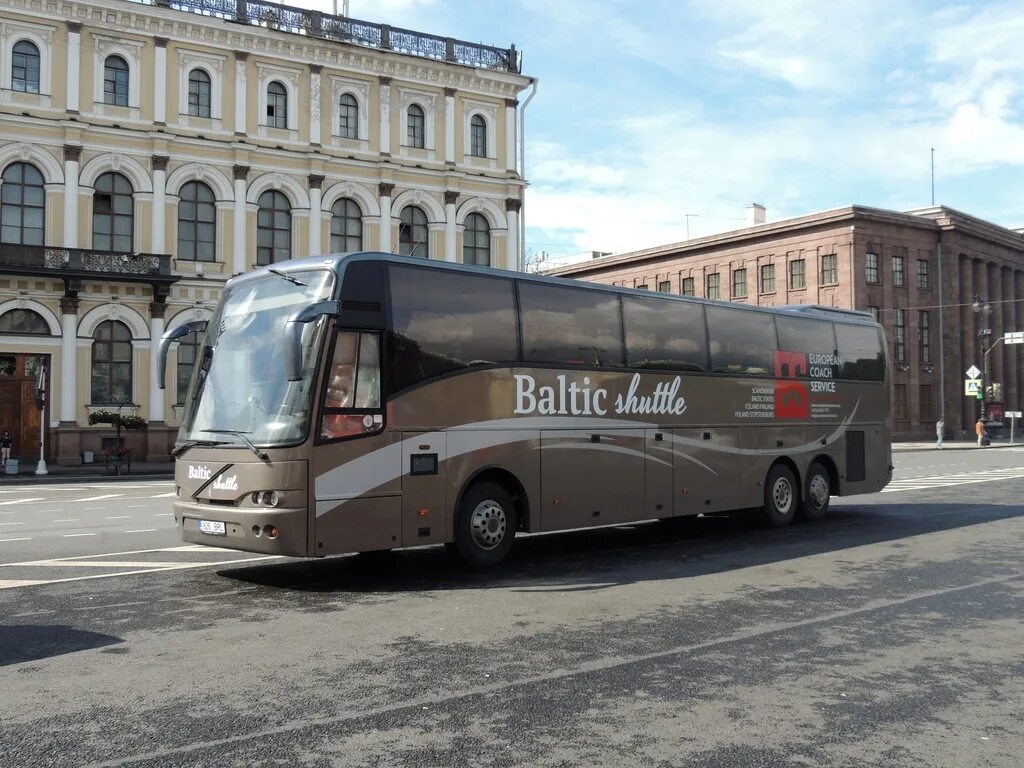 Автобусы спб отзывы. Baltic Shuttle автобусы. Baltic Shuttle Санкт Петербург Таллин. Автобус Shuttle Таллин- Санкт-Петербург. Вольво в12 автобус Балтик Шатл.