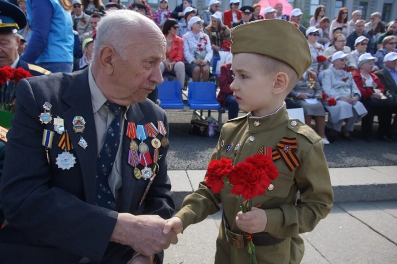 День победы время года. Ветераны 75 лет Победы. Празднование дня Победы. 9 Мая ветераны. День Победы ветераны и дети.