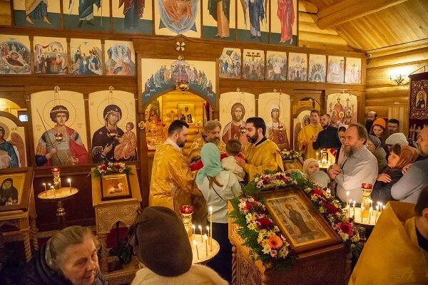 Храм всех святых в земле российской просиявших в бибирево. Храм в черемушках расписание. Храм св нины в москве. Храм троицы в черемушках расписание. Храм нины в черемушках расписание.