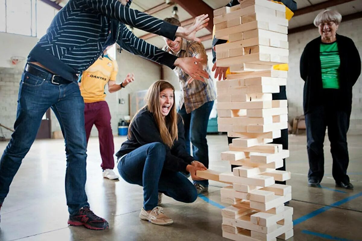 Организация совместных игр. Jenga игра большая. Дженга 2 XL. Огромная Дженга. Большая Дженга тимбилдинг.