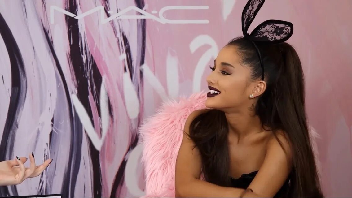 Yes and ariana grande клип. Ариана гранде глэм. ариана гранде interview. ariana grande интервью. interview with ariana grande.