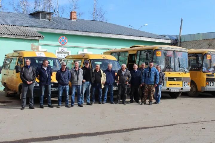 Конкурс с водителями школьного автобуса. Лучший водитель школьного автобуса. Водитель школьного автобуса Чална. Красноуфимский район водители школьных автобусов.