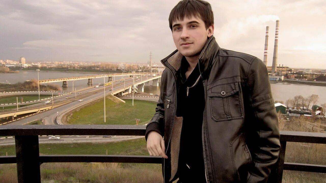 обычный парень. парень который раньше был девушкой родил. парни из казахстана блондинки. носатов никита андреевич. парню 28 не было.