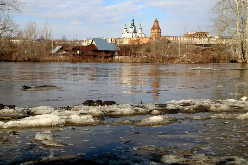 Уровень воды в реке исеть. Река Исеть Далматово. Город Далматово река Исеть. Река Исеть Далматово Курганской области. Река Исеть Шадринск.