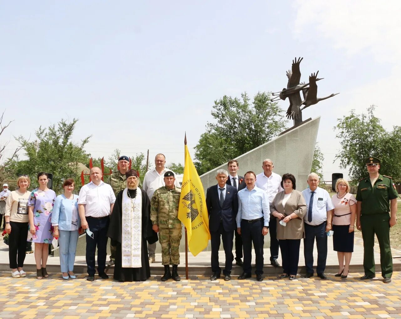 Памятник Журавли Ставропольский край село Николо-Александровское. Ставропольский край Левокумский район село Николо Александровское. Николо-Александровское Левокумский памятник. Село Величаевское Ставропольский край.