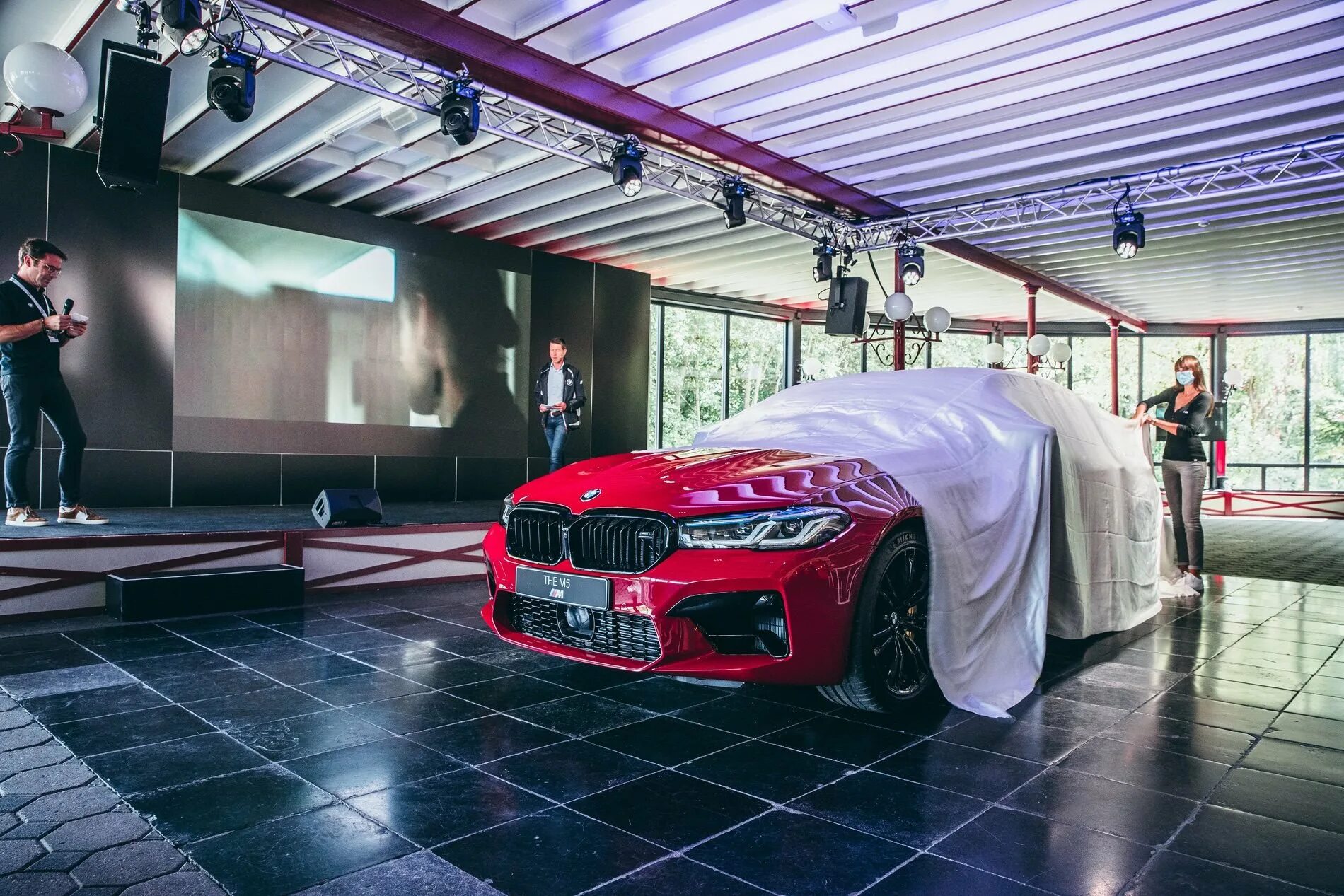 Детейлинг 5. Bmw m5 f90 детейлинг. m5 bmw showroom. бмв м8 акинфеев. bmw m8 чичваркина.