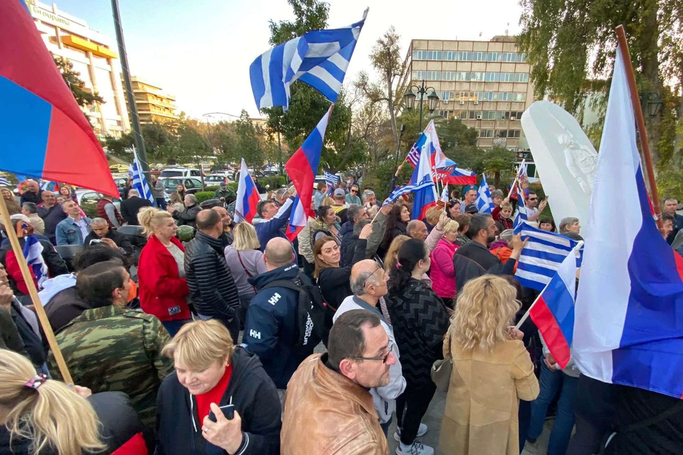 Какие группы поддерживают россию. Митинг в Греции в поддержку России. Греция митинг за Россию. Акции в поддержку России в Греции. Греция и Россия Дружба.