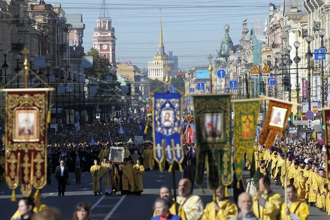 Крестный 12 лет. Крестный ход на Невском.