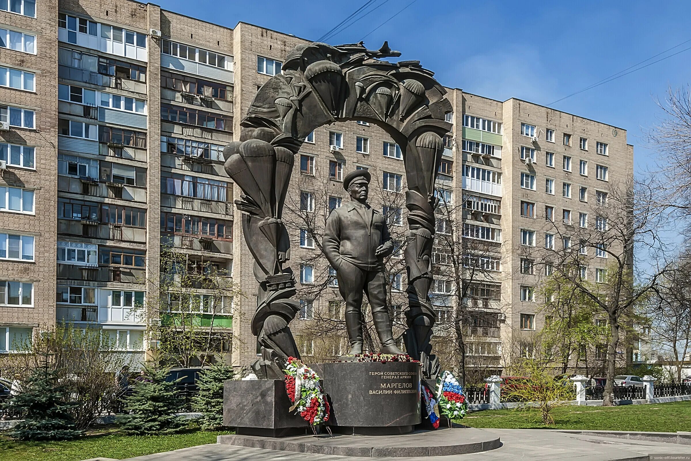 Памятник Василию Маргелову в Рязани. Сквер Маргелова Рязань. Памятник на площади Маргелова Рязань. Маргелов ВДВ Рязань памятник.