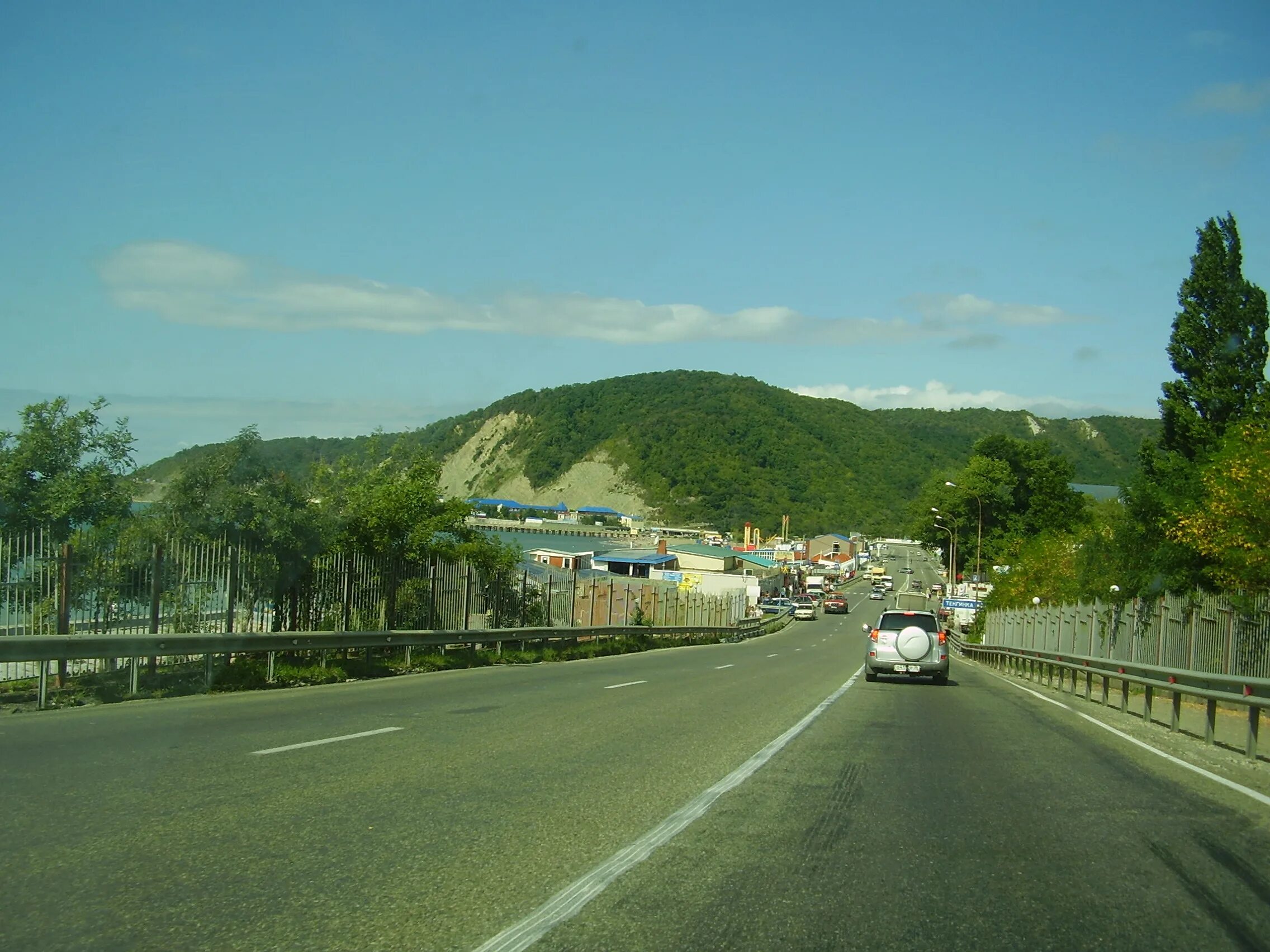 Море лермонтово краснодарский край. Лермонтовка черное море. Поселок лермонтово краснодарский край. Черное море лермонтово. Центральный пляж лермонтово краснодарский край.