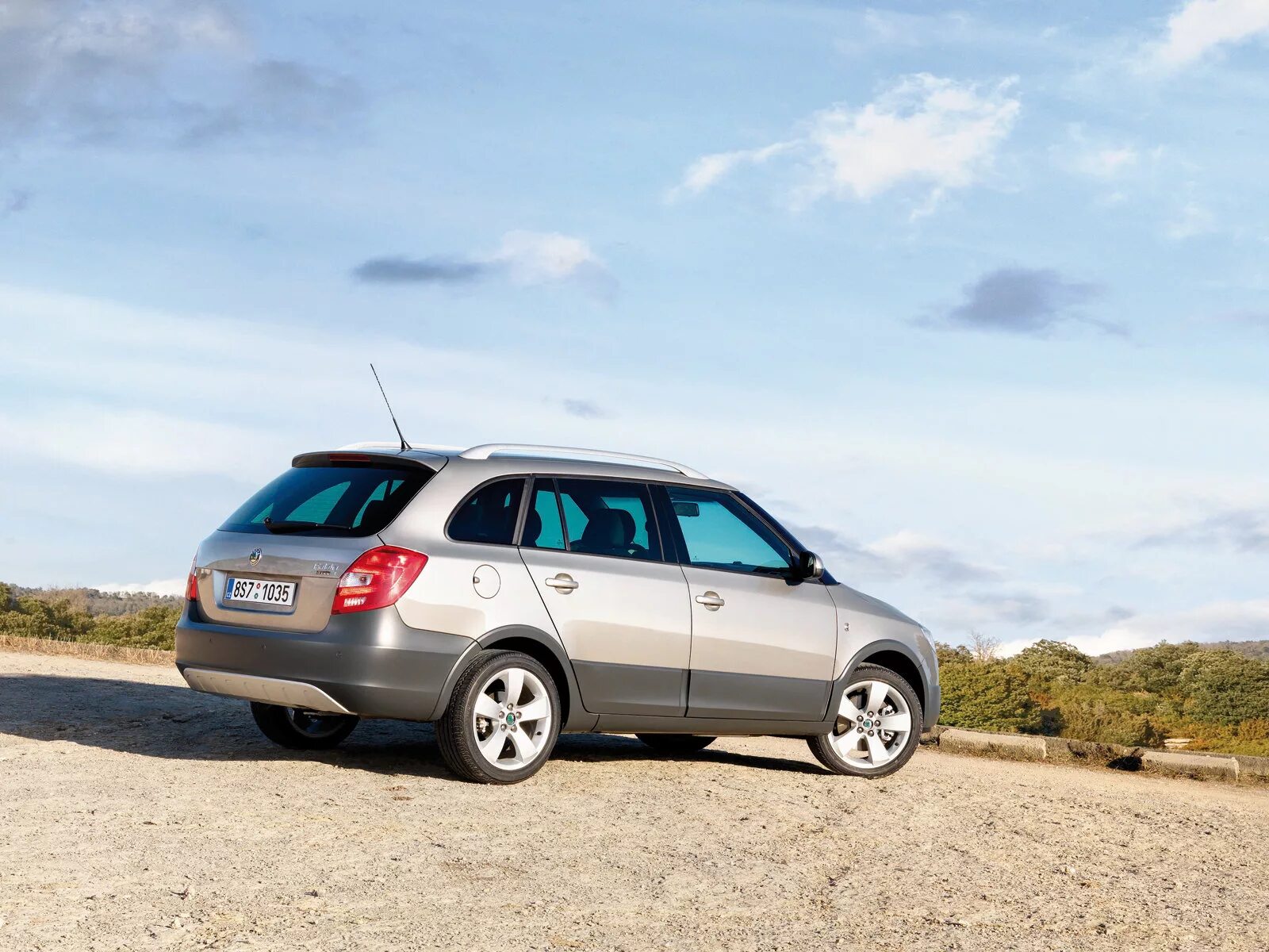 Шкода фабия 1 универсал. Шкода Фабия Скаут 2013. Skoda Fabia Combi Scout. Шкода Фабия универсал 2013.