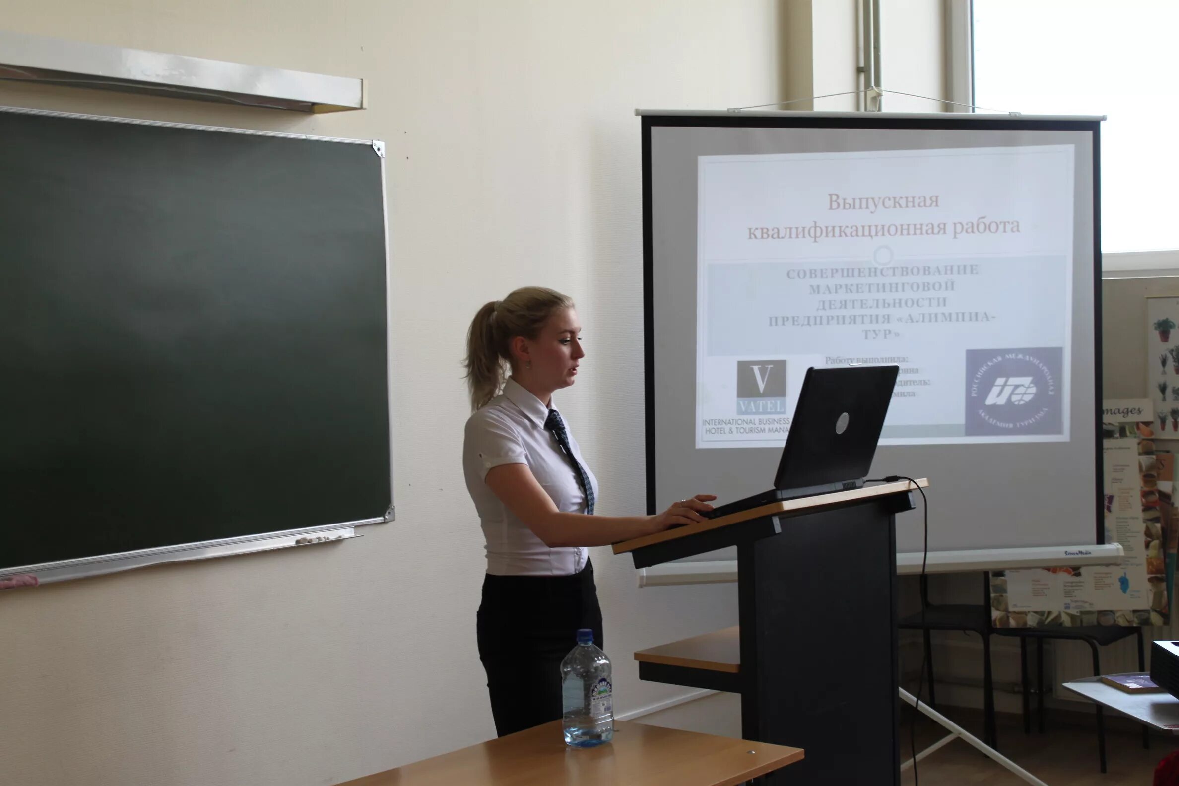 Выпускная квалификационная работа обложка. Твердый переплет. Квалифицированная дипломная работа. Выпускная квалификационная работа. Актуальность выпускной квалификационной работы.