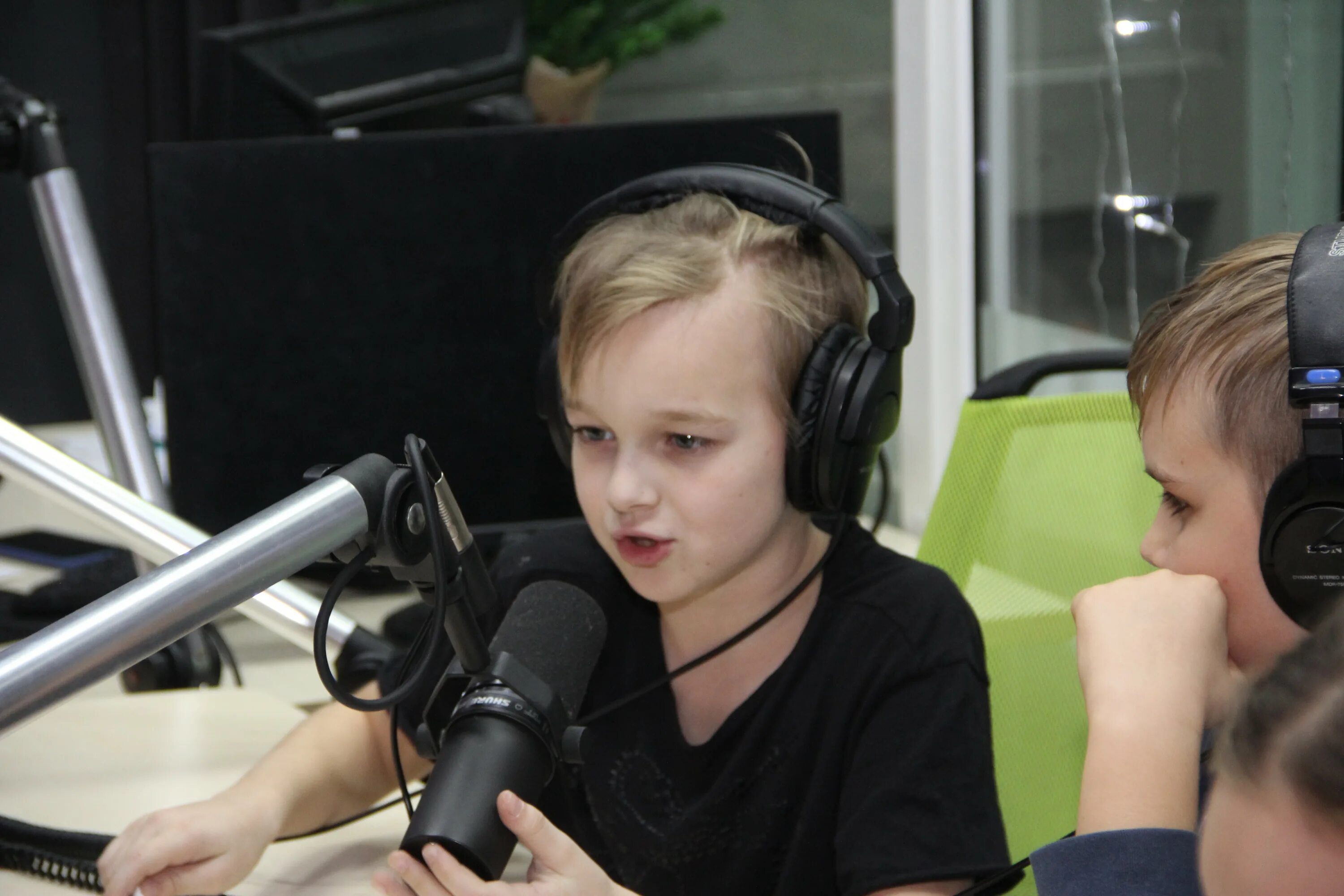 детское телевидение. всемирный день детского телевидения и радиовещания в 2021 году. музыка тв детские. радиоприемник для детей. музыка тв детские.