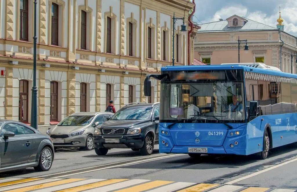 Маршрут 243. Автобус 243. автобус 243 москва. фото автобусов в ряд.