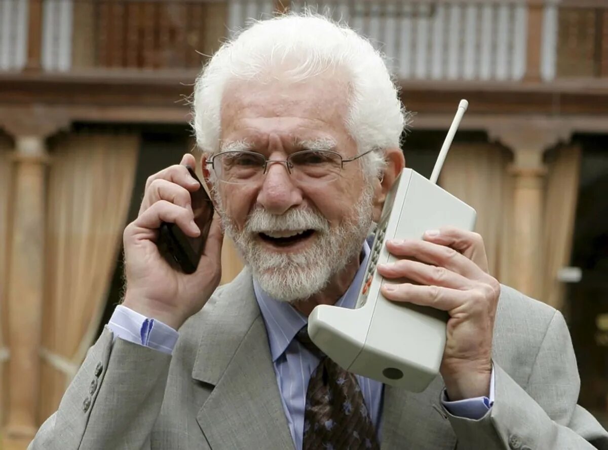 Первые мобильные сайты. Первые мобильные сайты. Motorola dynatac 8000x (1983 год). Первые мобильные сайты. Первые мобильные сайты.