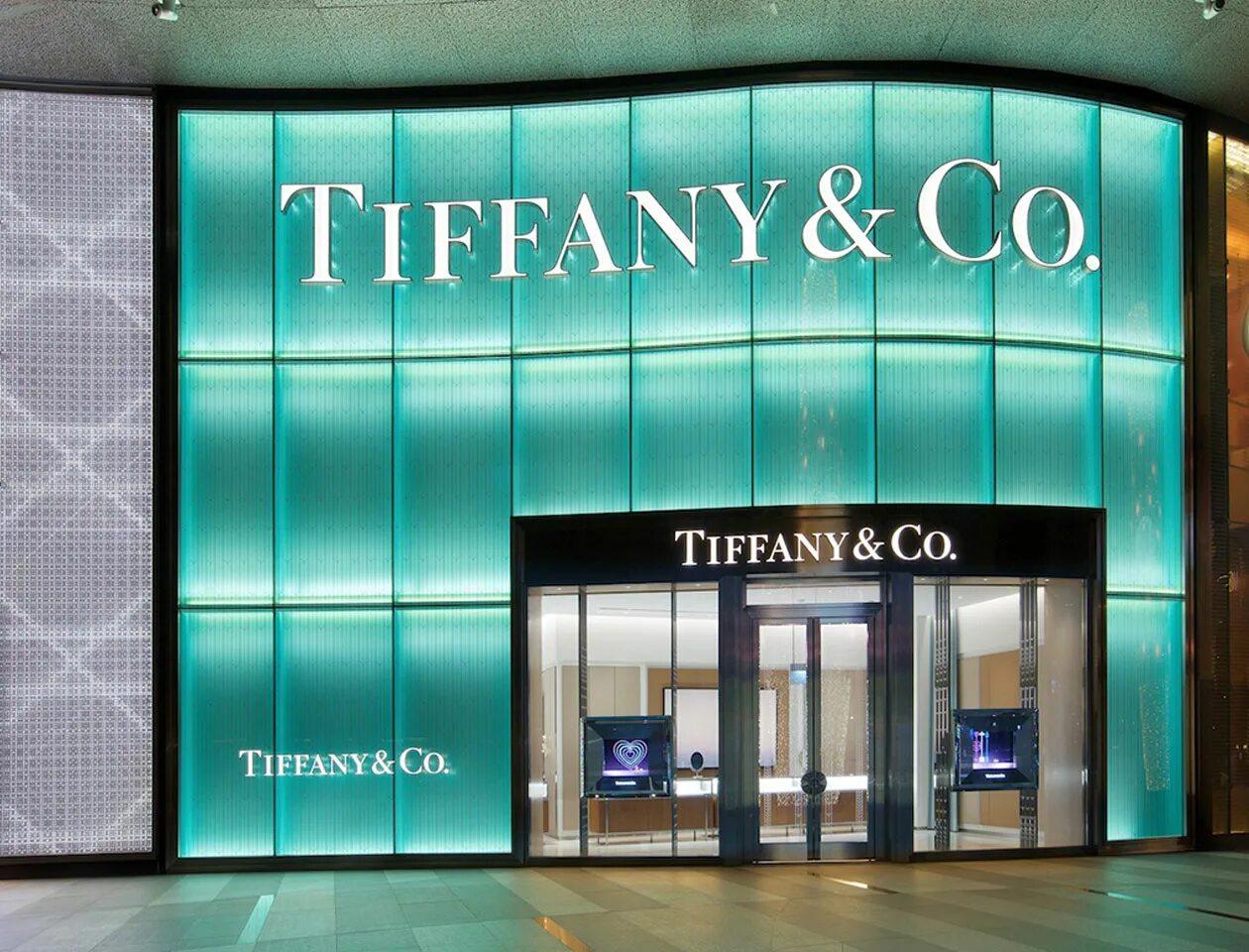 Тиффани адреса. Тиффани. Тиффани магазин. Tiffany co магазин. Вывеска магазина Тиффани.