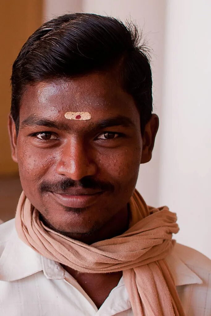 Народы индии хиндустанцы. Хиндустанцы внешность. Джайпур индия. From india. Индусы дети.