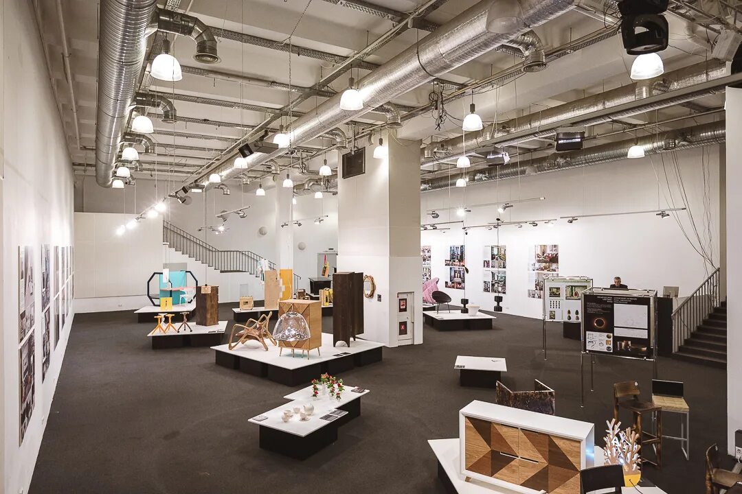 Инсталляция в музее. Красивые выставки. Выставки в москве. Архмосква 2020 москва. Серьги на выставка интерьер экспо москва 2017.