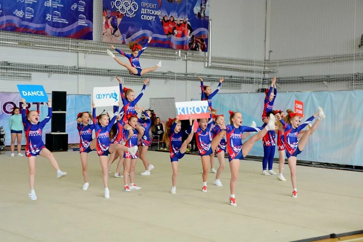 Соревнования по чир спорту нижний новгород. Соревнования по чир спорту нижний новгород. Черлидингу всероссийские соревнования. Тренер по чир спорту. Чирлидинг чир фристайл.