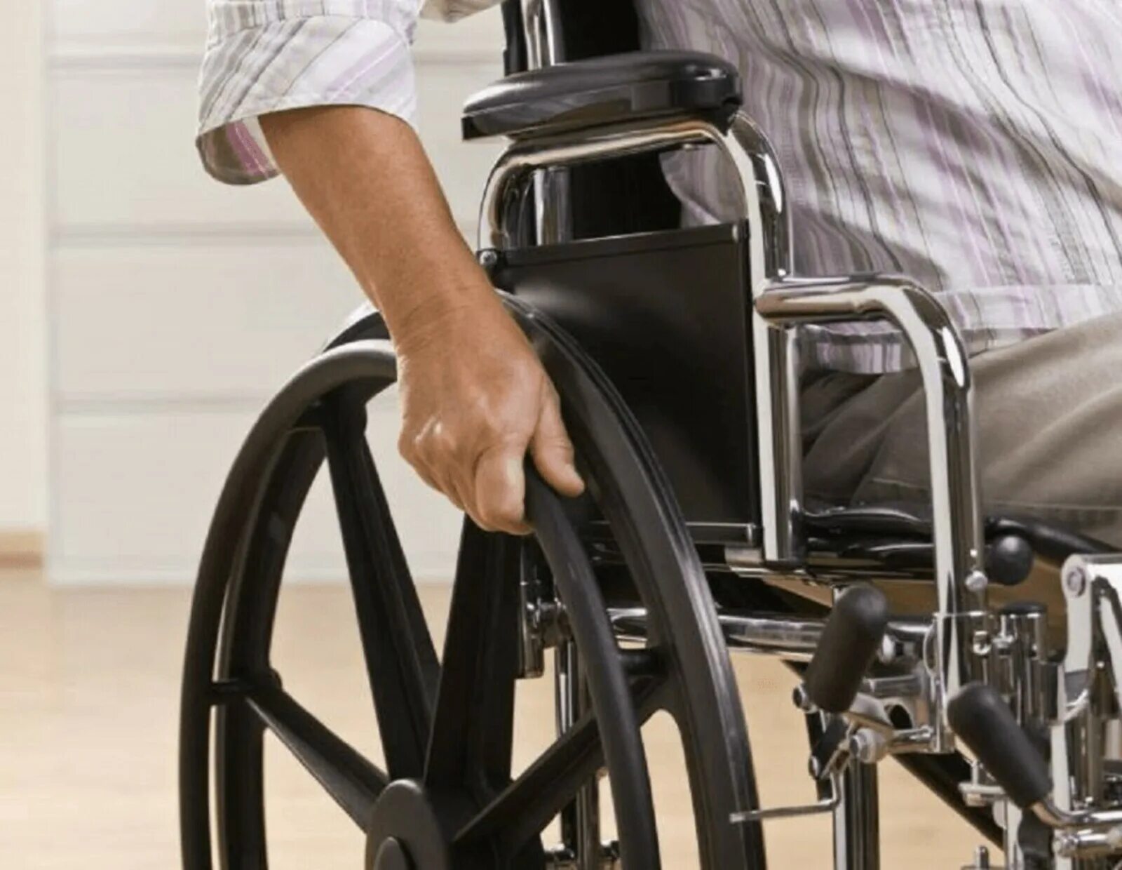 Обеспечение инвалидов техническими средствами. Технические средства реабилитации для инвалидов. ТСР для инвалидов. Скидка инвалидам. Реабилитация инвалидов.