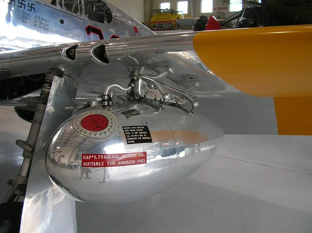 Топливные баки p 51 для Spitfire. Топливные баки p-47 Thunderbolt. Подвесной топливный бак самолета. P-47 подвесной топливный бак. Подвесной топливный бак