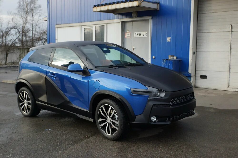 Йо мобиль прохорова. Ё мобиль. Российский ё мобиль. Гибридный автомобиль. Toyota prius электромобиль.