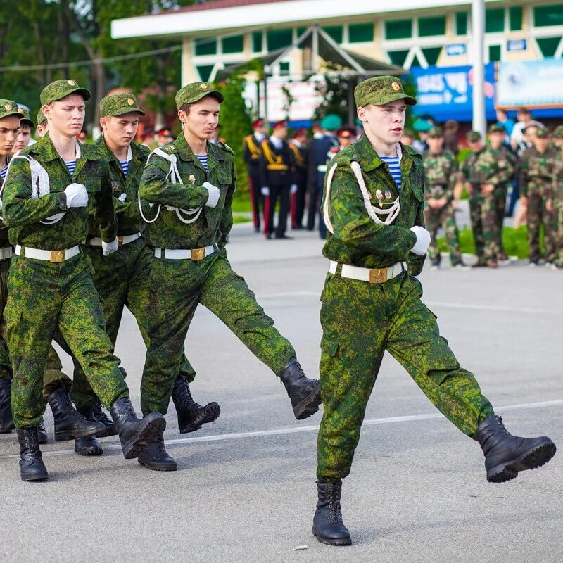 На плацу слушать. "Строевая подготовка" армия РФ. Стстроевая подготовка. Строевая подготовка в армии. Солдаты на строевой.