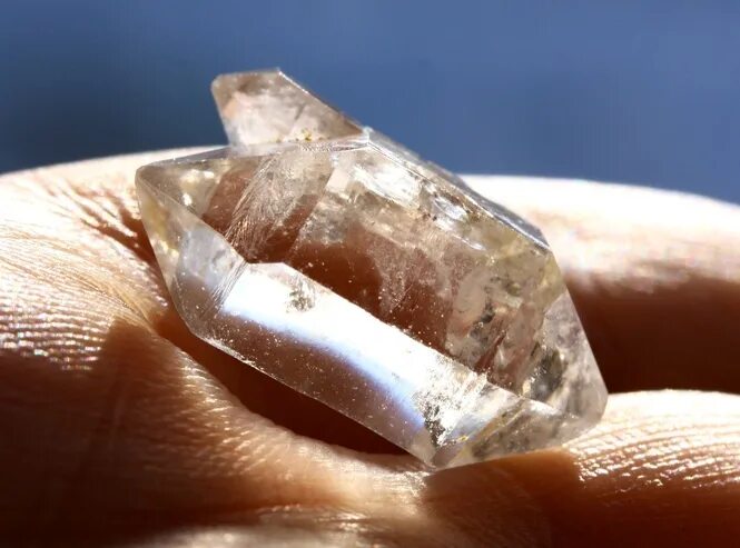 Октаэдр кристалл. Оливин октаэдр. Кристалл нова. Гостиница новый уренгой. Нова кристаллы звездные войны.