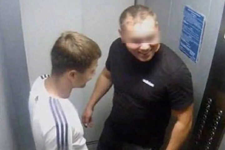 Ударил девушку об стол и сломал челюсть