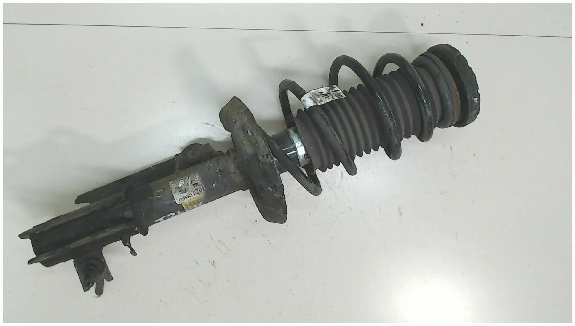 амортизатор передний chevrolet aveo t300. задний амортизатор на шевроле авео т200. передние амортизаторы шевроле авео т300 артикул. амортизатор передний авео т300. амортизатор авео т250 передний.