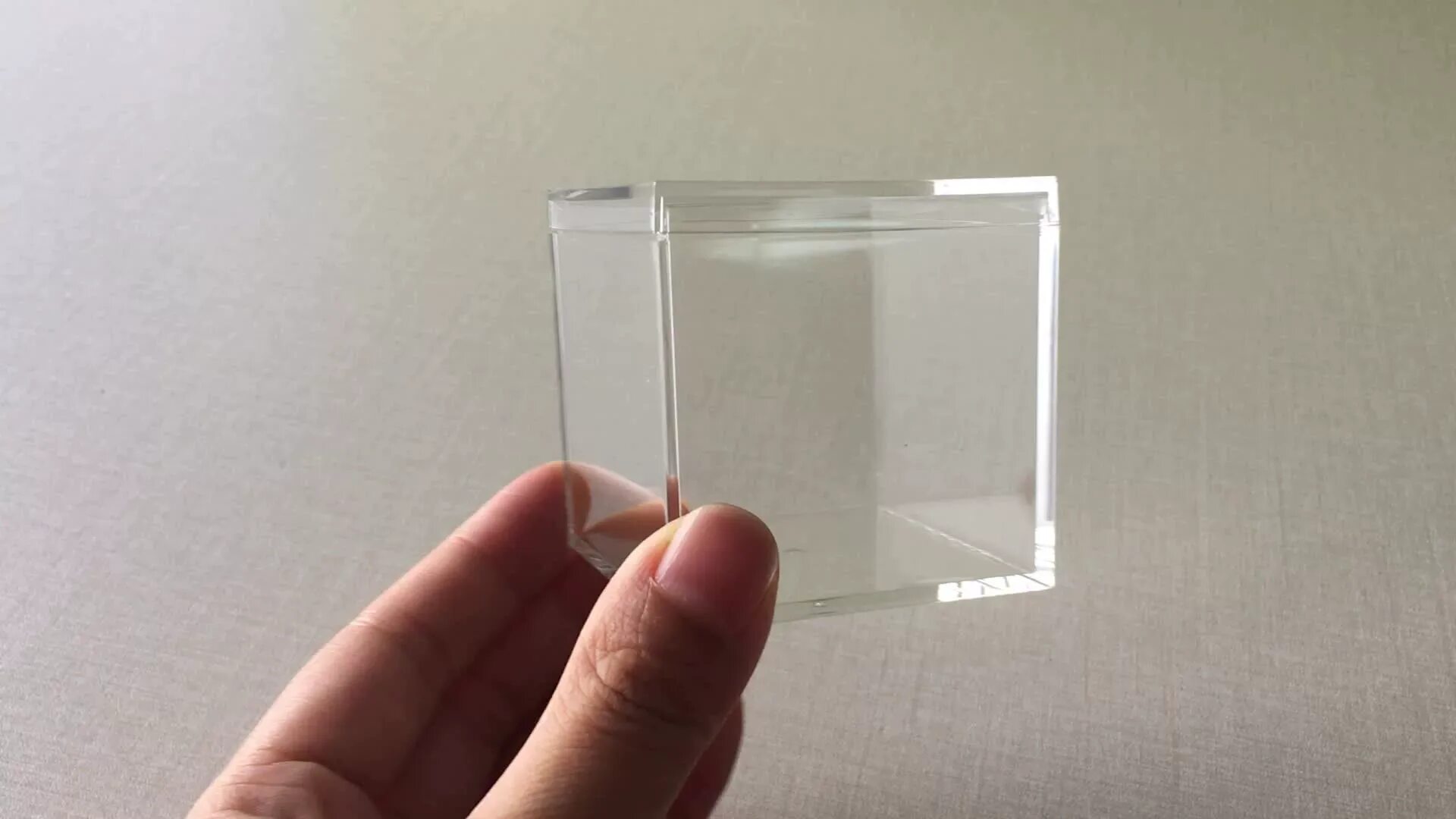 Clear box. Прозрачные пластиковые коробки. Пластиковый куб прозрачный. Коробка из прозрачного пластика. Упаковка пластиковая прозрачная.