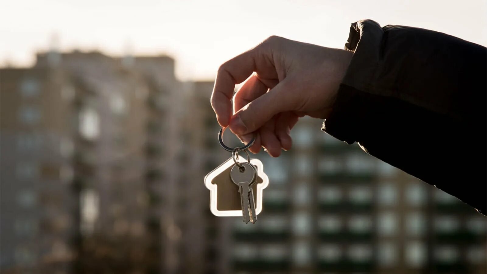 Компенсация жилья сиротам. Ключи от квартиры. Ключи от квартиры в руке. «Ключи к дому». Квартира ключи.