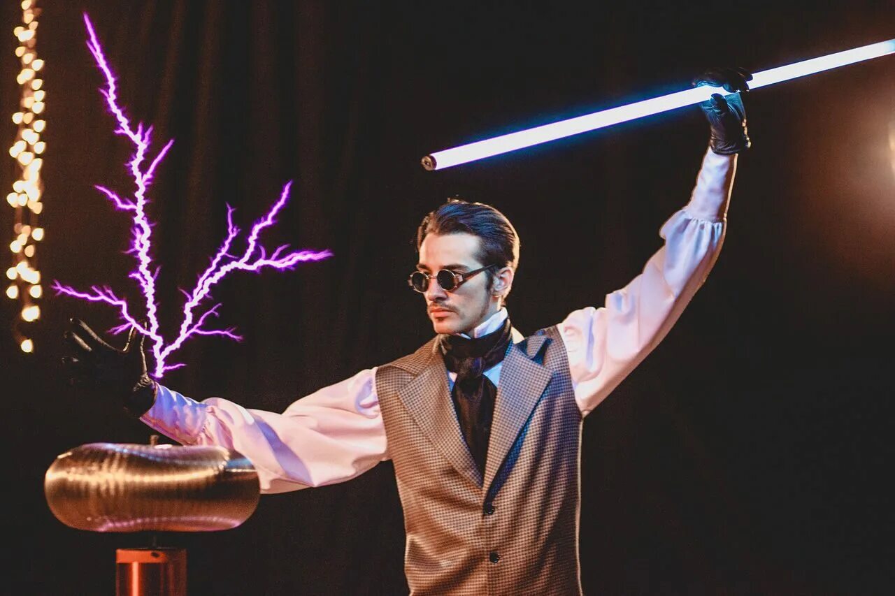 катушка тесла шоу. катушка тесла детское шоу. детское тесла шоу. тесла шоу повелитель молний. тесла шоу.