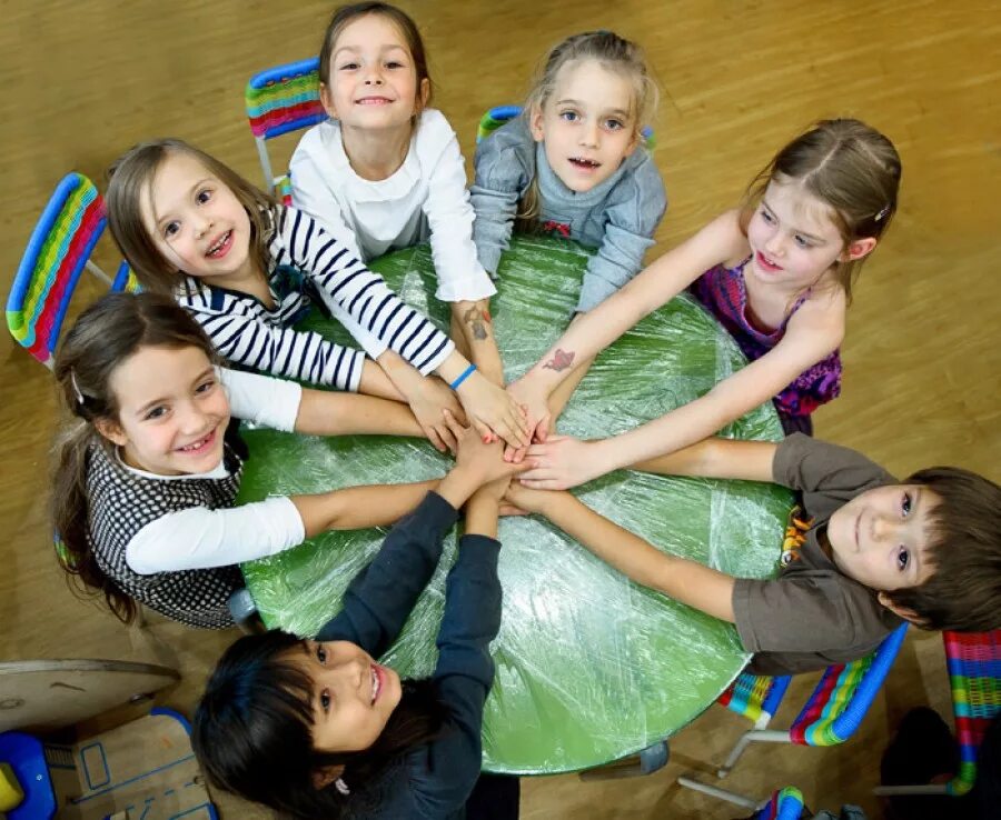 Беседа с психологом. Педагог и дети. Педагог психолог. Группа школьных психологов. Группа школьных психологов.