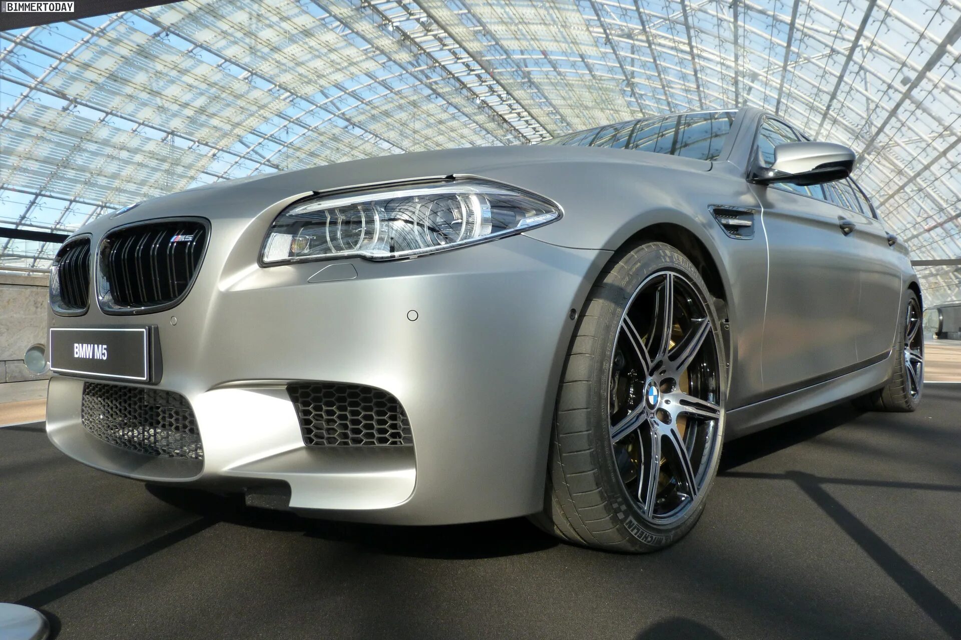 Bmw jahre edition. Bmw jahre edition. Bmw m5 v f10 рестайлинг 30 jahre 2014 года. Bmw m5 f10 jahre edition. M5 f10 30 jahre.