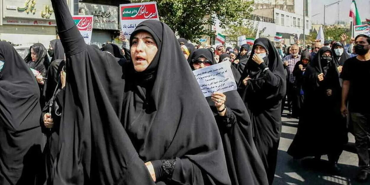 Население ирана 2023 год. Protests in Iran 2022. Хиджаб в Иране. Иран сейчас. Митинги в Иране.