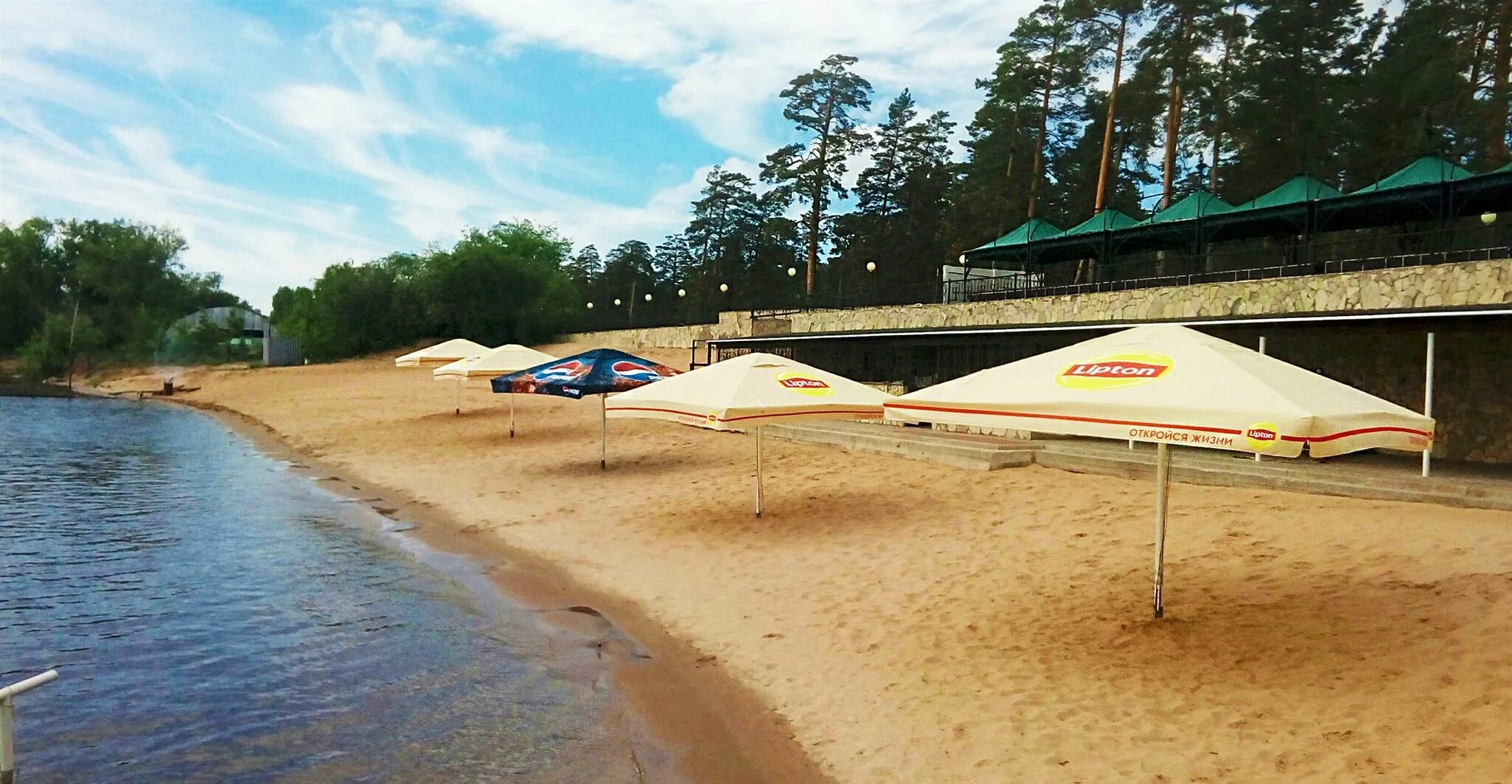 Турбаза пляж. Пляж база отдыха маяк. Турбаза волна тольятти пляж. Байкал сарайский пляж турбаза. Тургояк база отдыха золотой пляж.