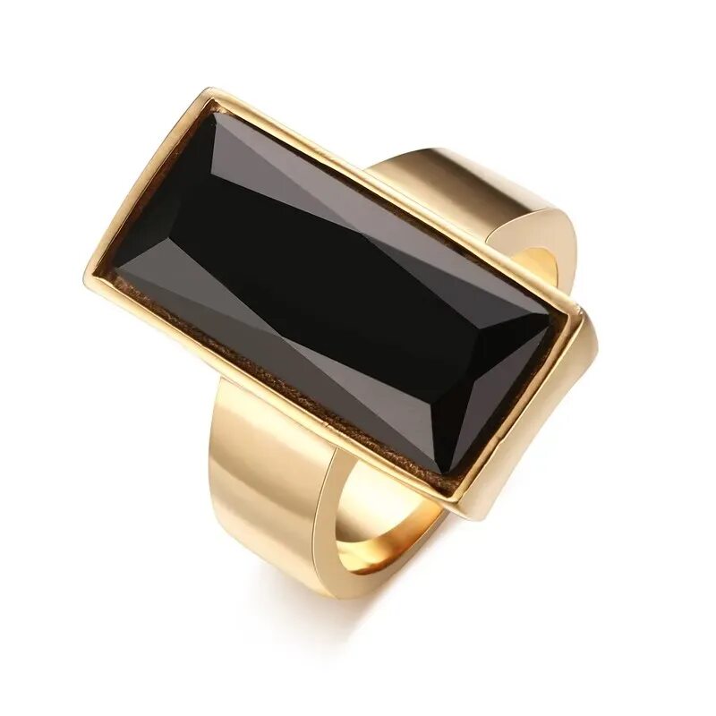 Черные кольца женские с золотом. Золотое кольцо с квадратным камнем черный Оникс. Кольцо с черным камнем женское. Кольцо с прямоугольным камнем. Черный камень для украшений.