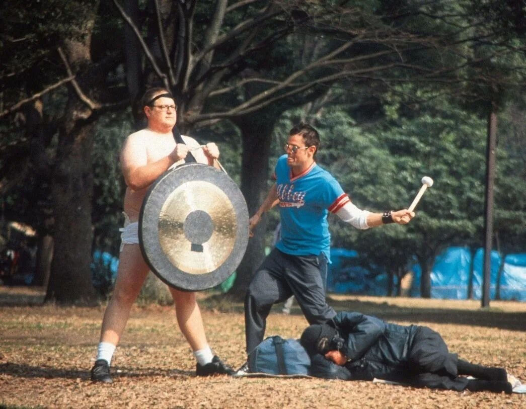 Чудаки 3. Джонни ноксвилл придурки. Джонни ноксвилл крокодил. Чудаки лучшее. Jackass forever.