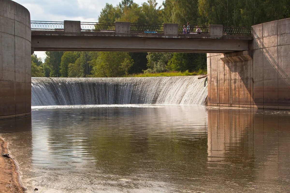 Томская дамба. Ярополец ГЭС. Плотина красный Сулин. Ярополецкая ГЭС водосброс. Ярополец плотина.