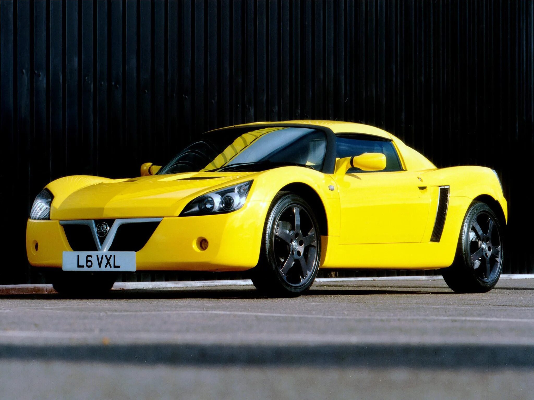 Vauxhall vx220. Vauxhall vx220 и Opel Speedster. 2000 Vauxhall vx220. Opel Speedster желтый. Видишь желтую машину