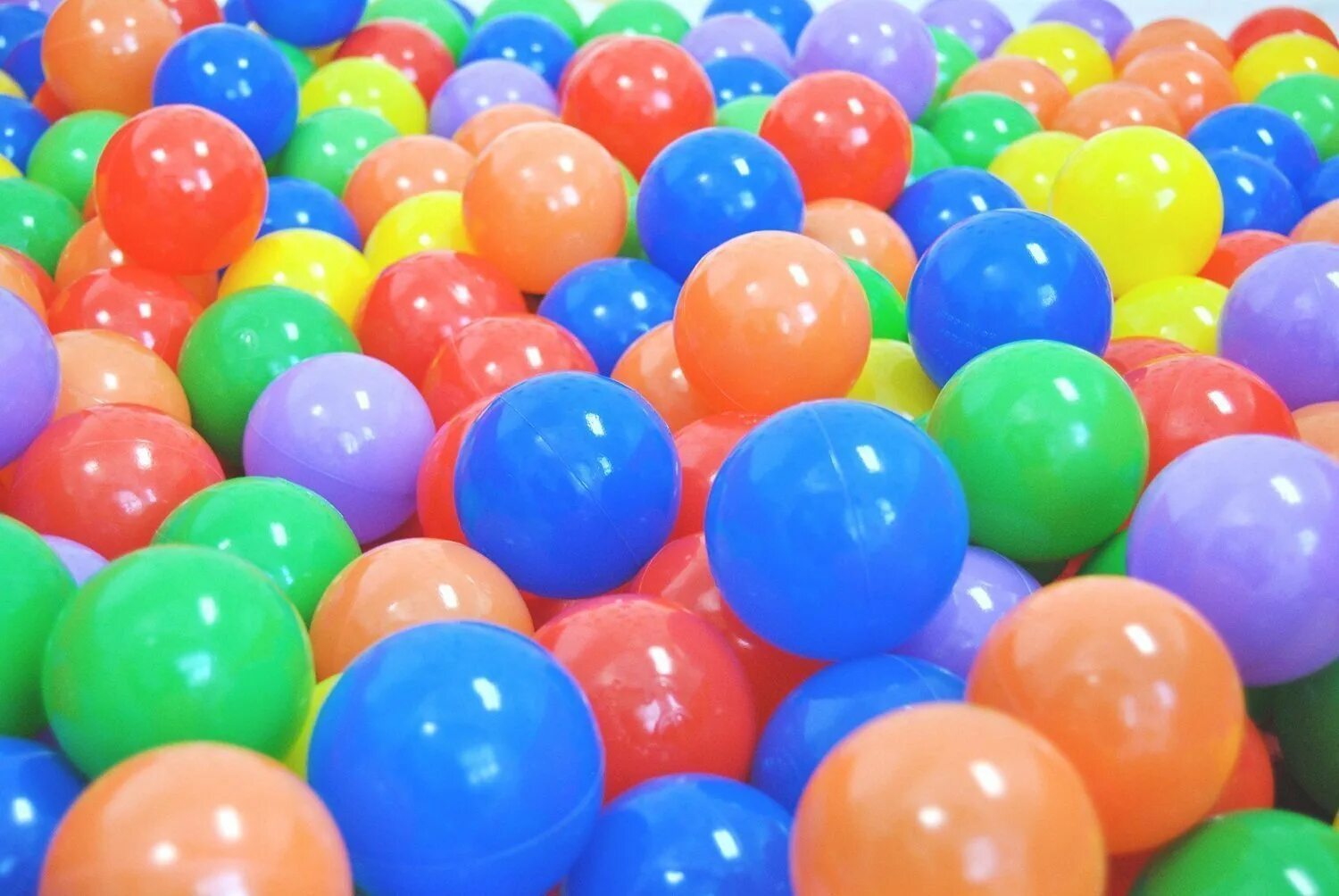Soft foam balls for kid pool. 1000000 шариков. Сухой бассейн с шариками фото. Дети лопают шарики. Мистер макс и miss katy.