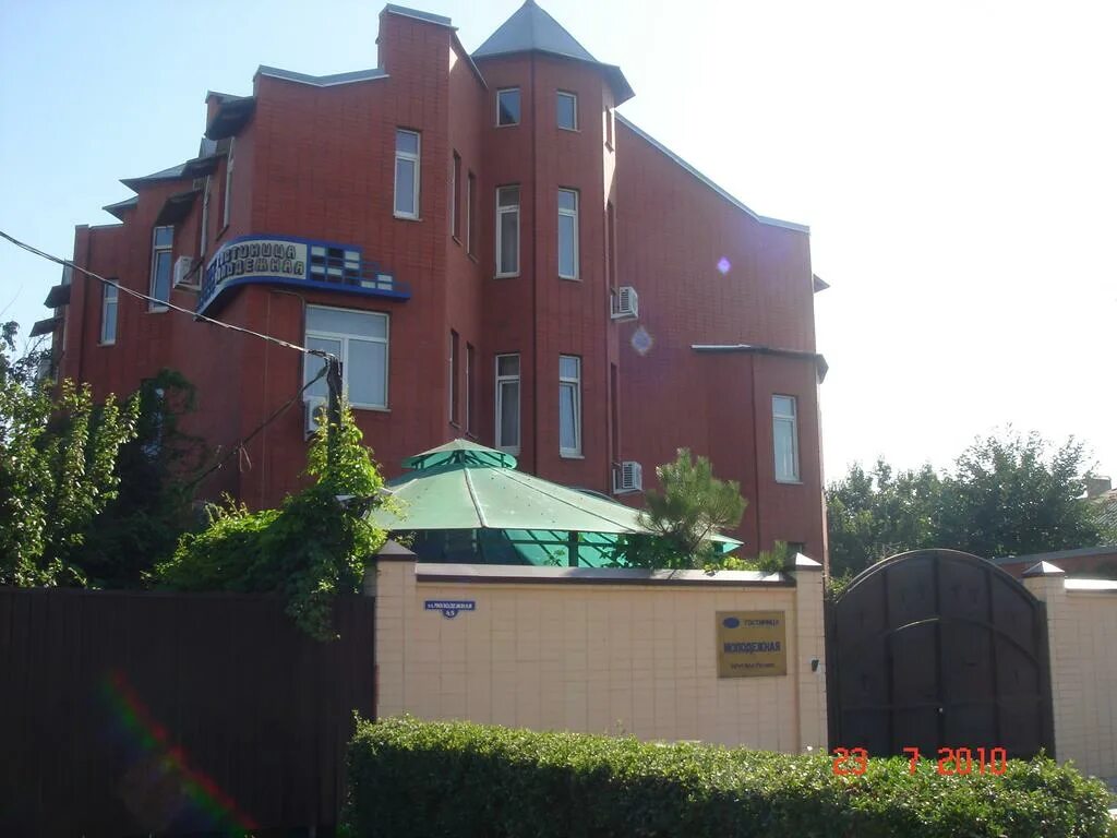 Ростов на дону молодежная 7 фото. Гостиница молодежная ростов на дону. Красная 182 отель. Ул молодежная ростов. Ростов улица молодежная.